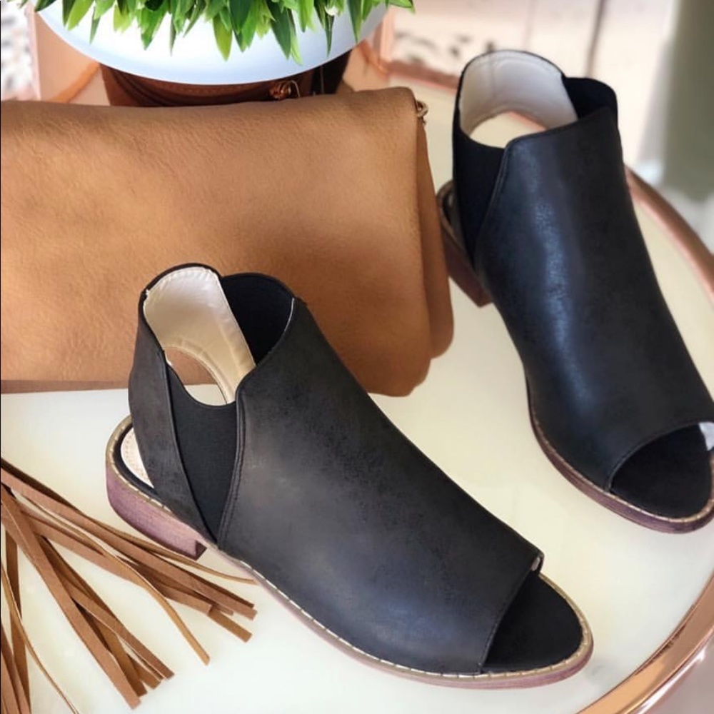 Slide in flat peep toe mule
